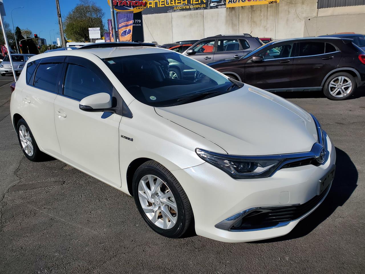 2016 Toyota Auris thumbnail