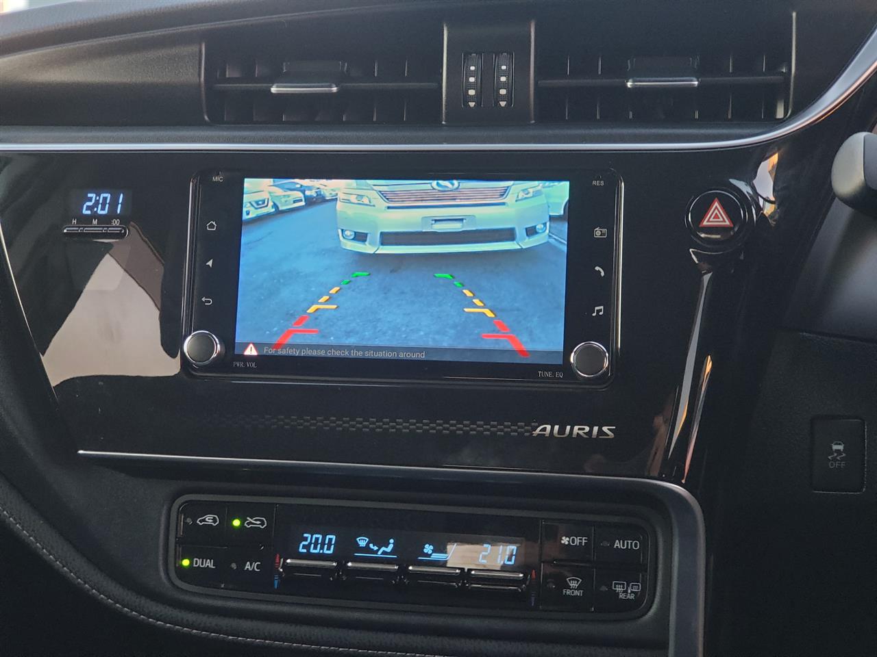 2016 Toyota Auris thumbnail