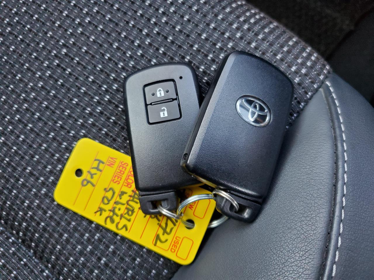 2016 Toyota Auris thumbnail