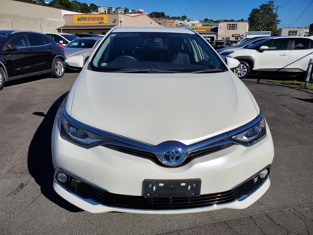 2016 Toyota Auris thumbnail