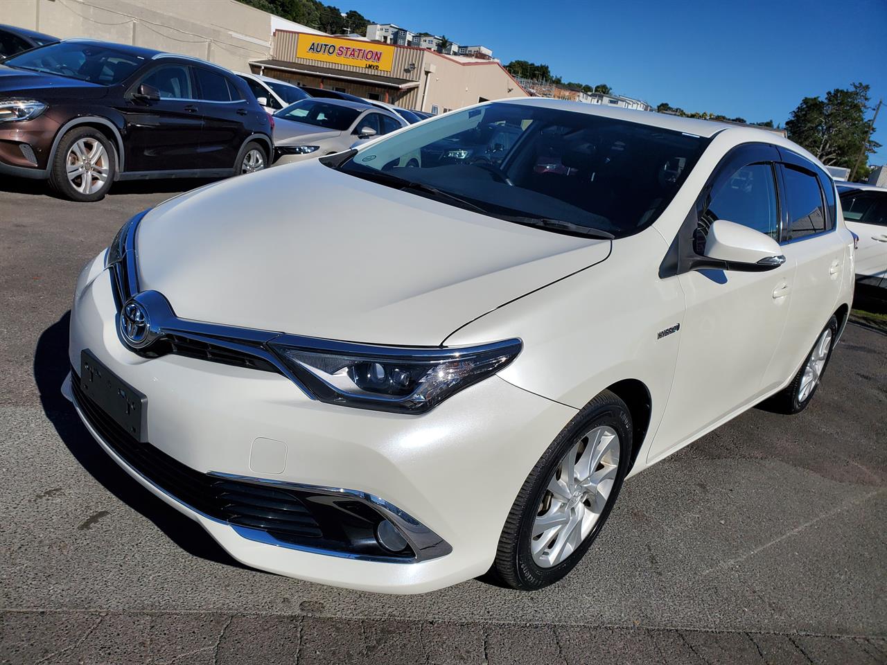 2016 Toyota Auris thumbnail