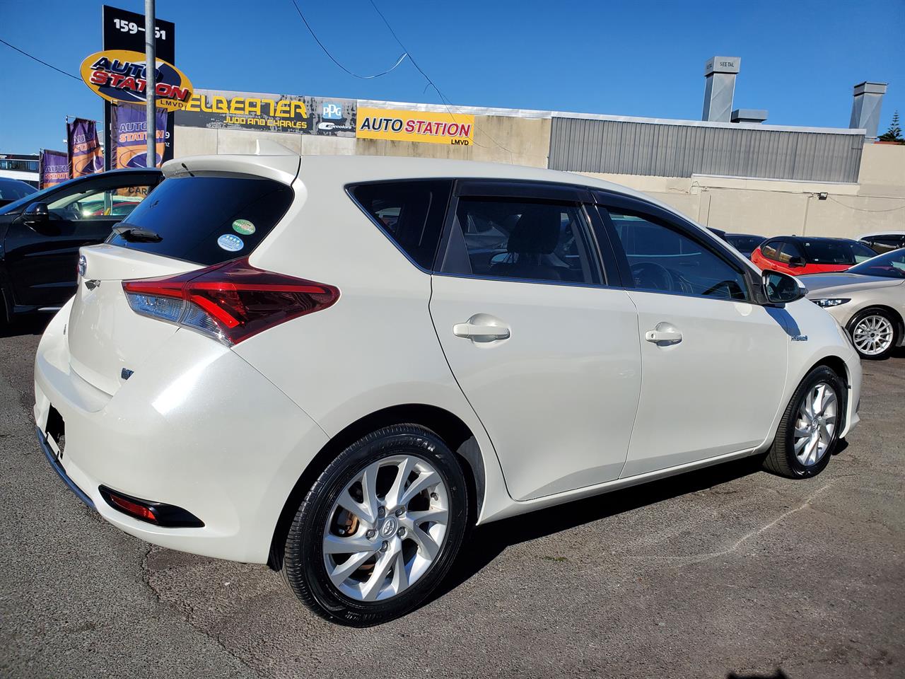 2016 Toyota Auris thumbnail
