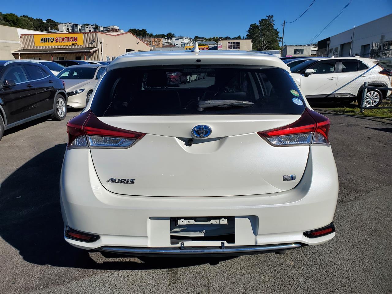 2016 Toyota Auris thumbnail