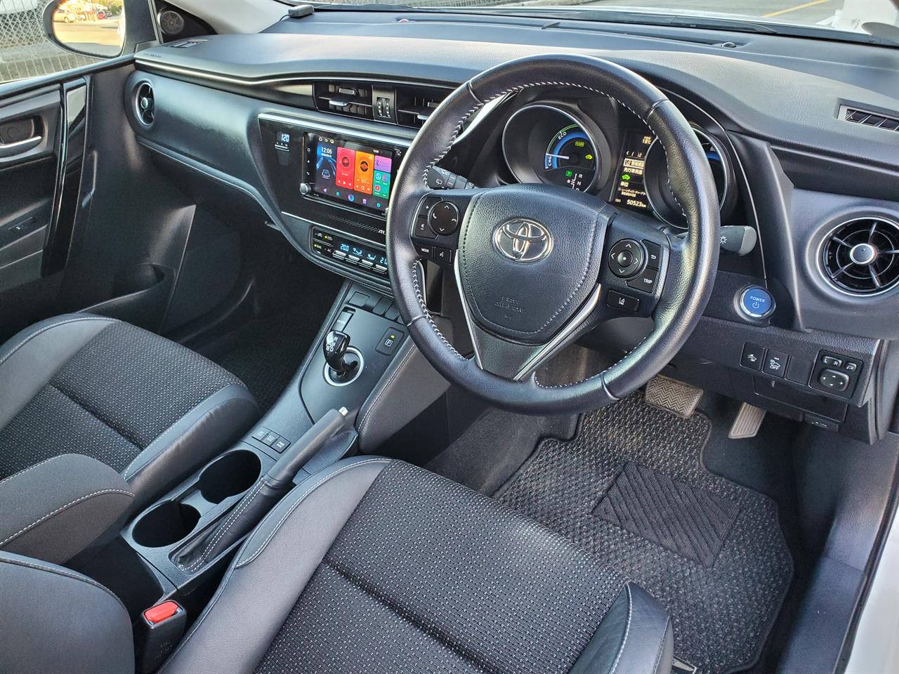 2016 Toyota Auris thumbnail