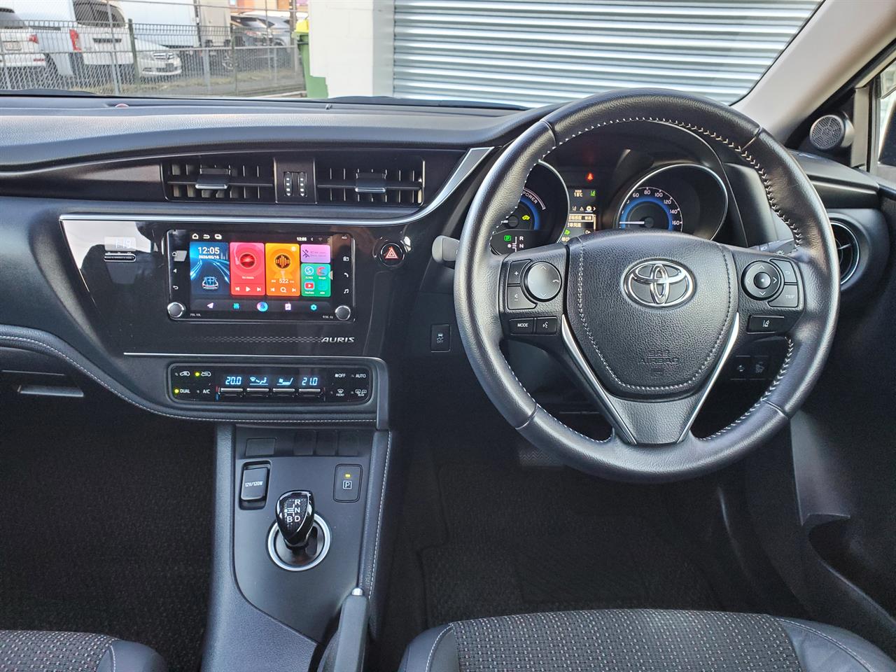2016 Toyota Auris thumbnail
