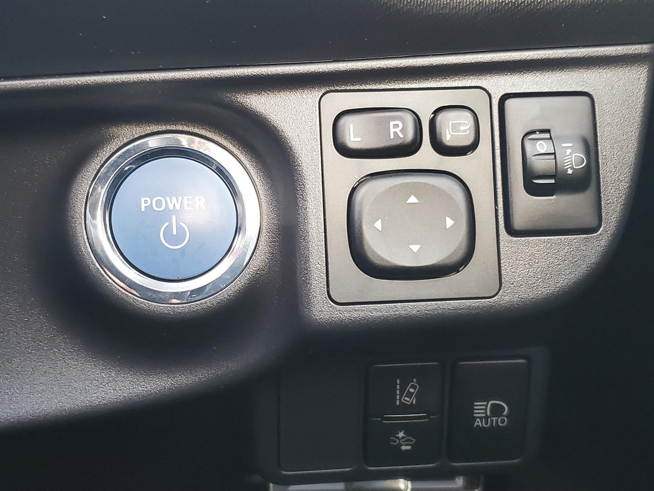 2017 Toyota Aqua thumbnail