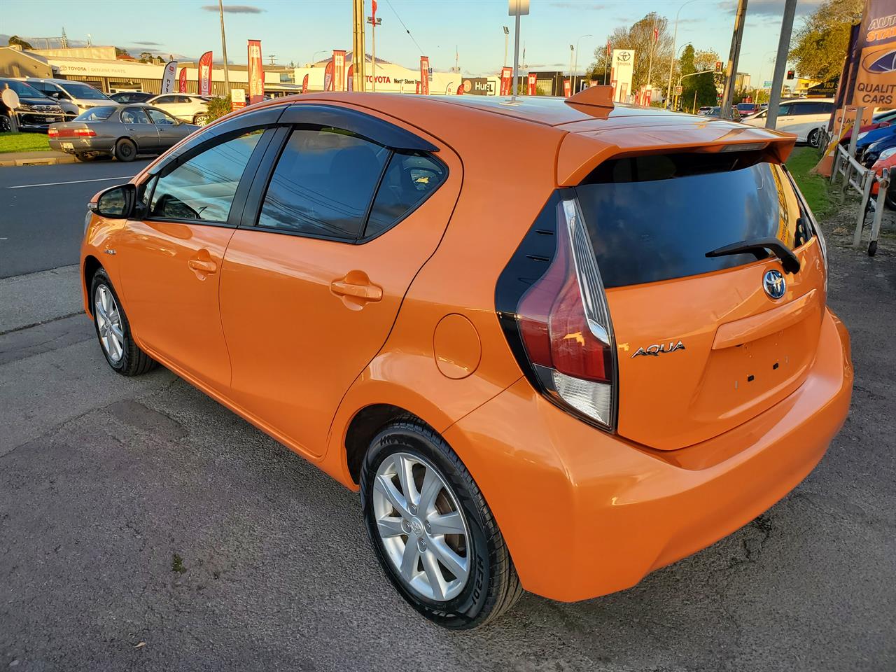 2017 Toyota Aqua thumbnail