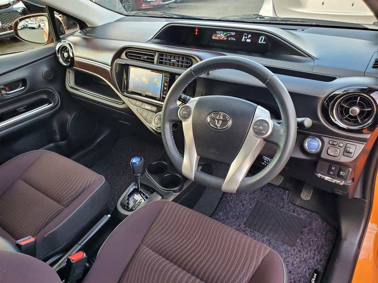 2017 Toyota Aqua thumbnail
