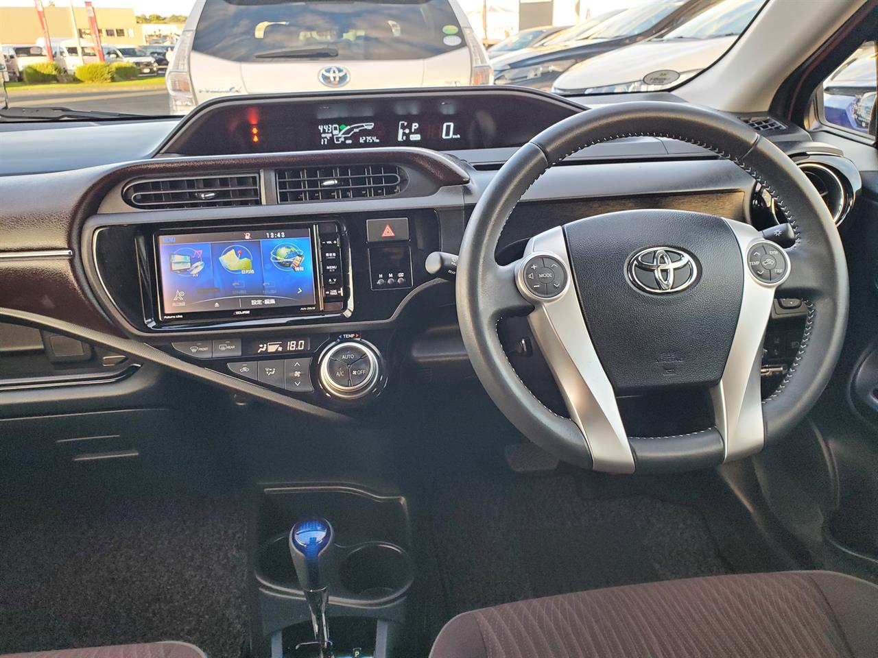 2017 Toyota Aqua thumbnail