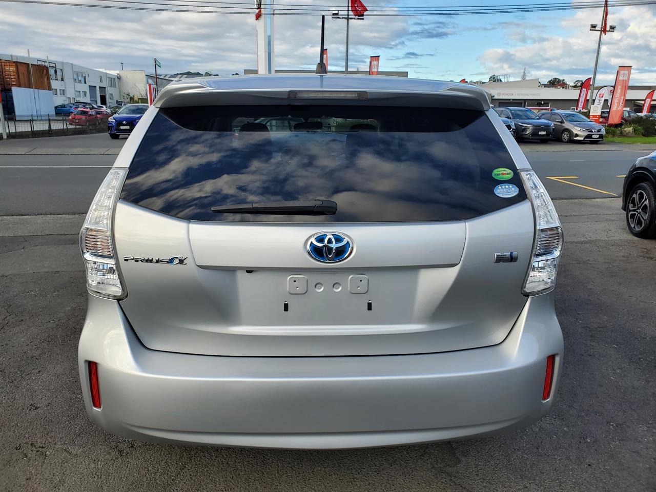 2014 Toyota Prius thumbnail