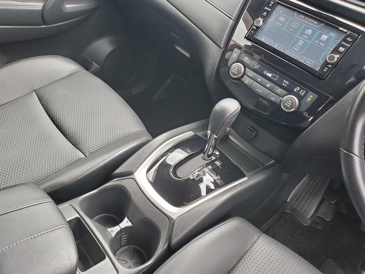 2017 Nissan X-Trail thumbnail