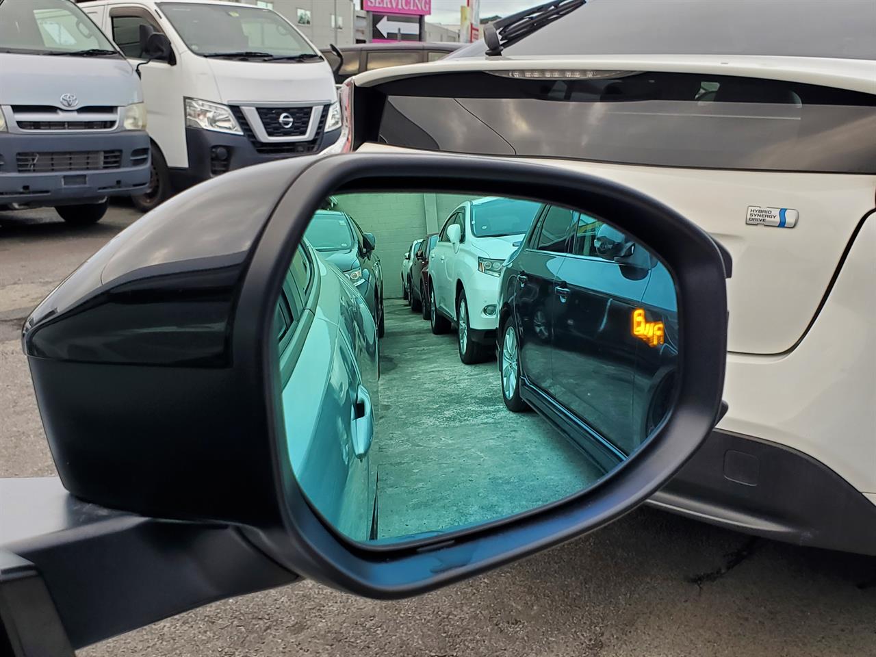 2023 Toyota Prius thumbnail