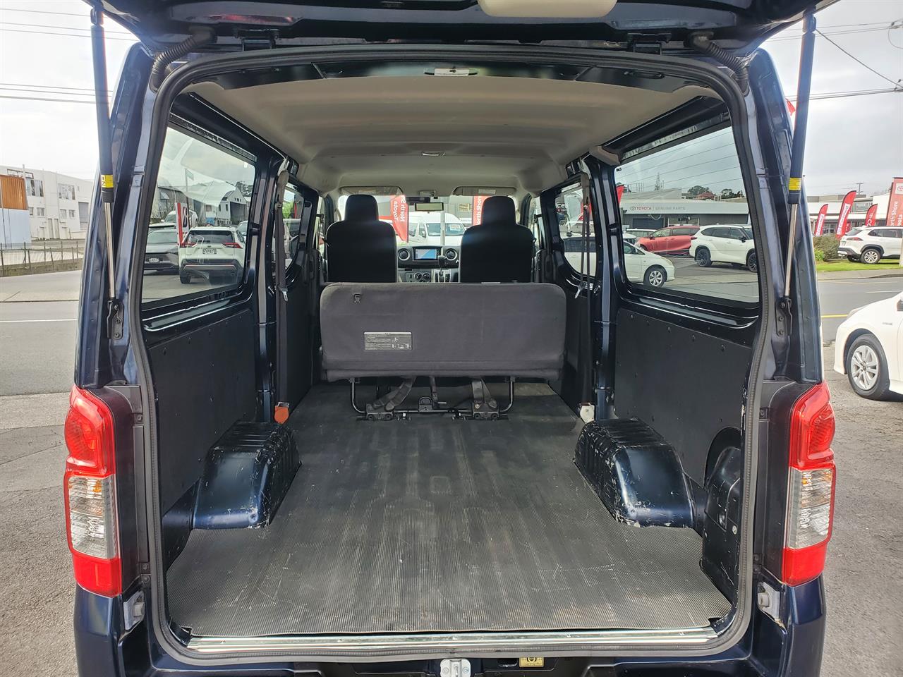 2022 Nissan Caravan thumbnail