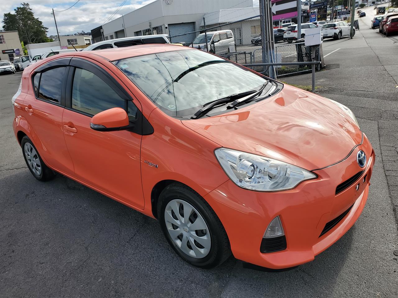 2012 Toyota Aqua thumbnail