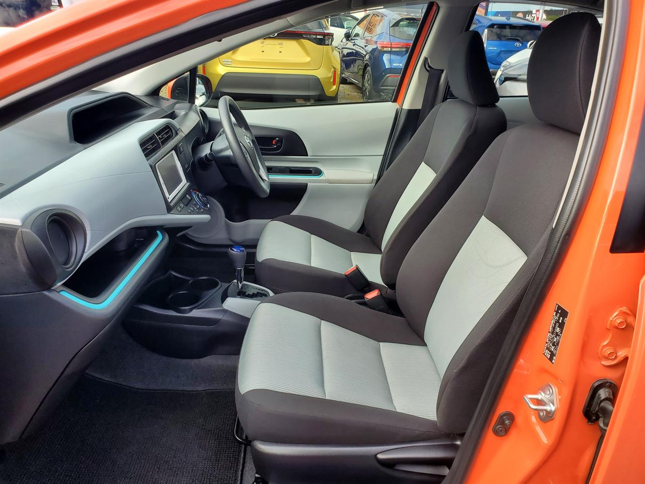 2012 Toyota Aqua thumbnail