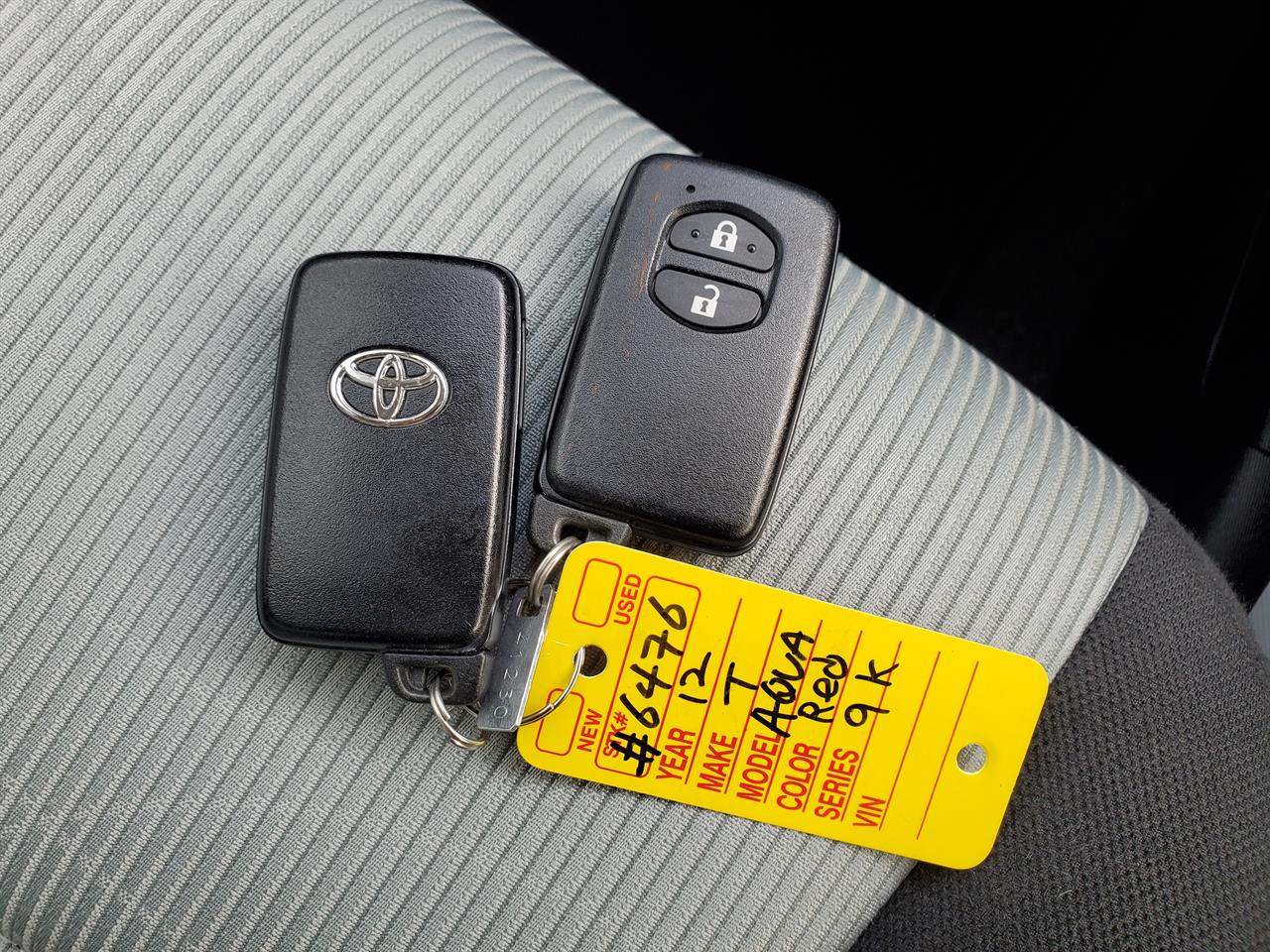 2012 Toyota Aqua thumbnail