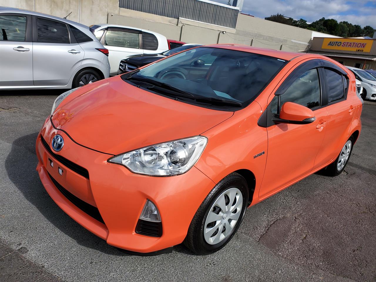 2012 Toyota Aqua thumbnail