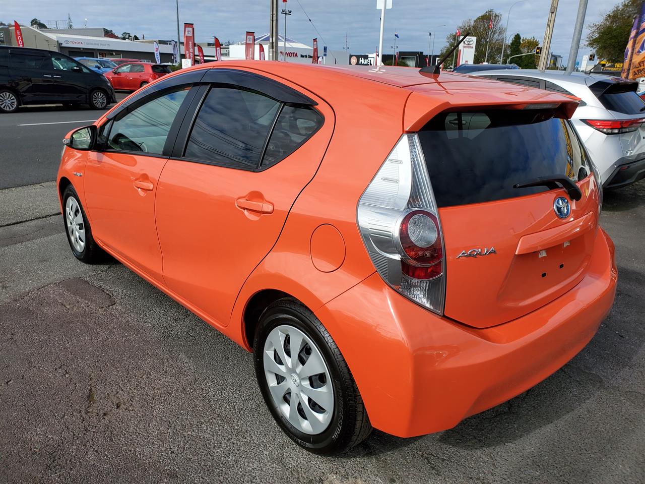 2012 Toyota Aqua thumbnail