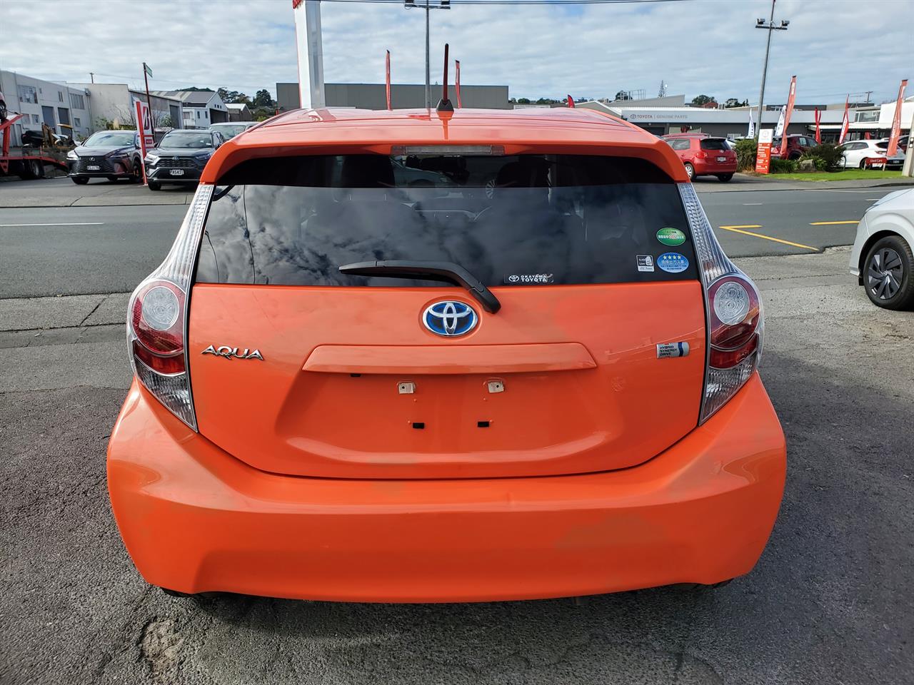 2012 Toyota Aqua thumbnail