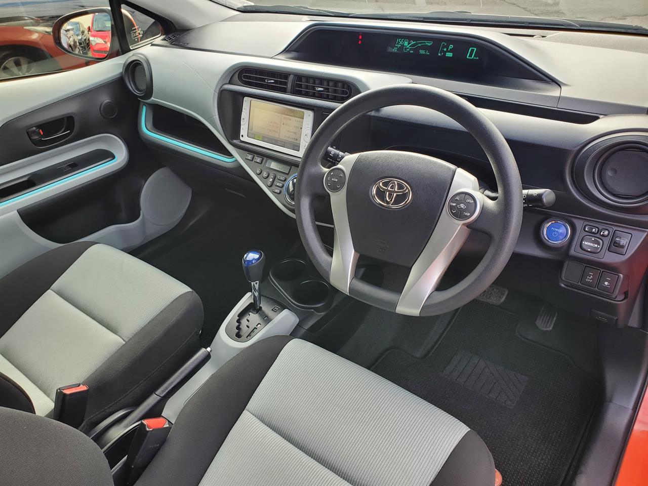 2012 Toyota Aqua thumbnail