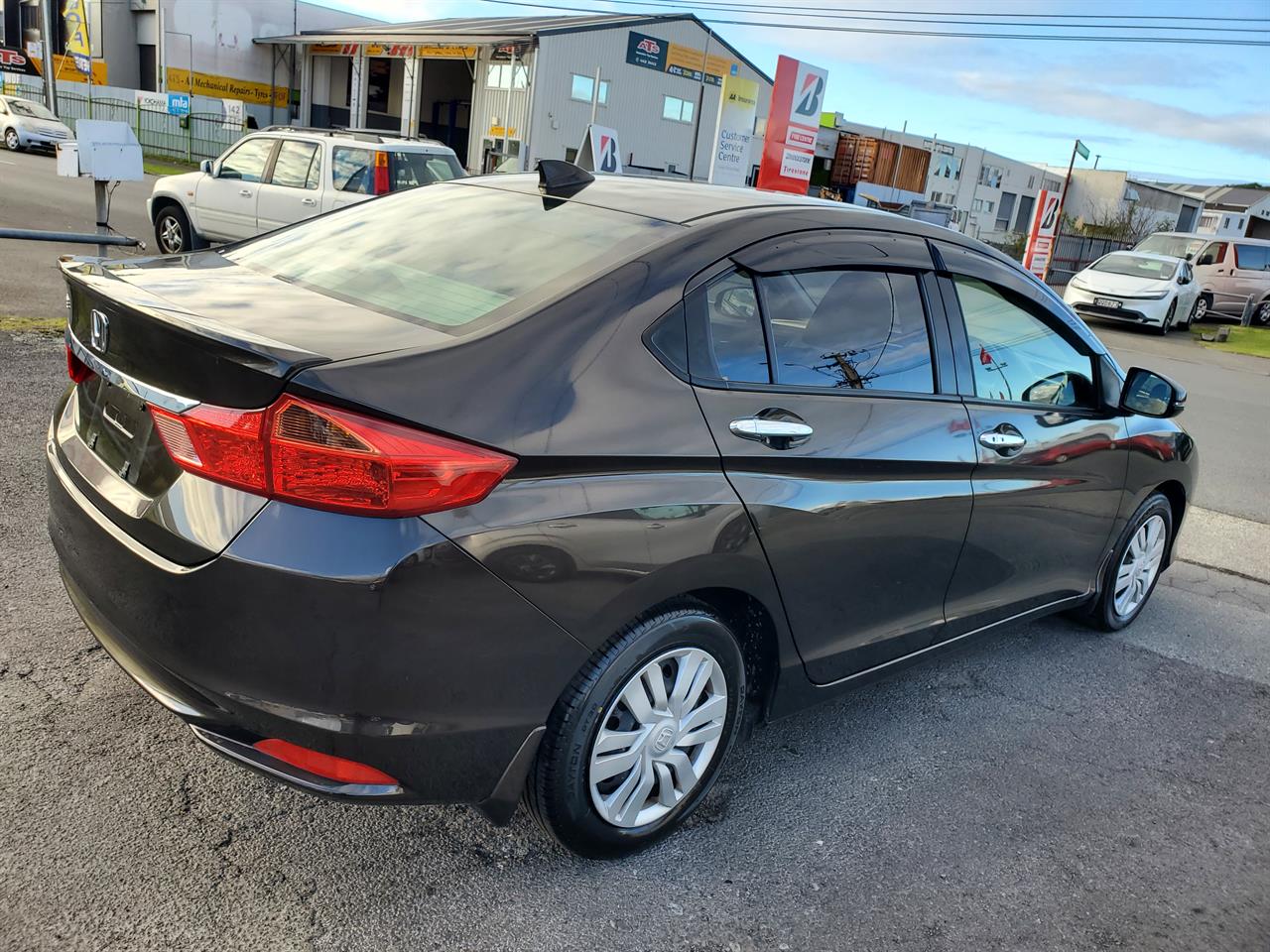 2015 Honda Grace thumbnail