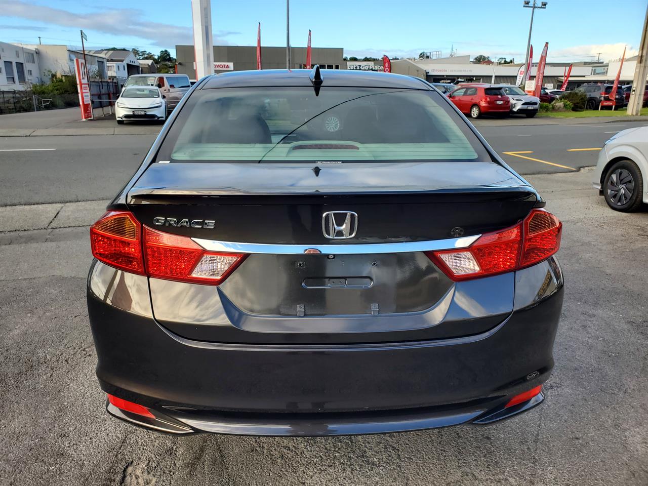 2015 Honda Grace thumbnail