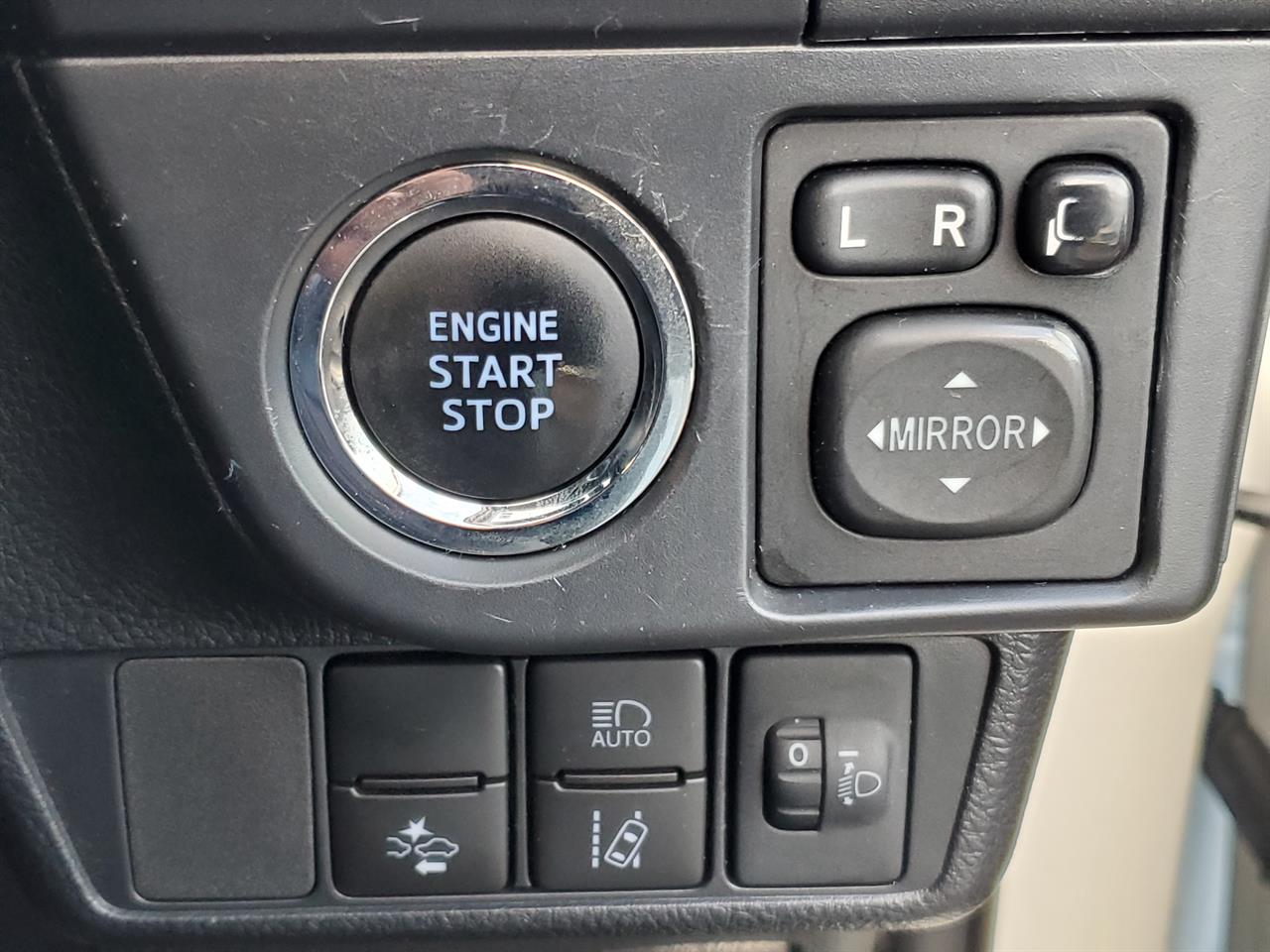 2021 Toyota Corolla thumbnail