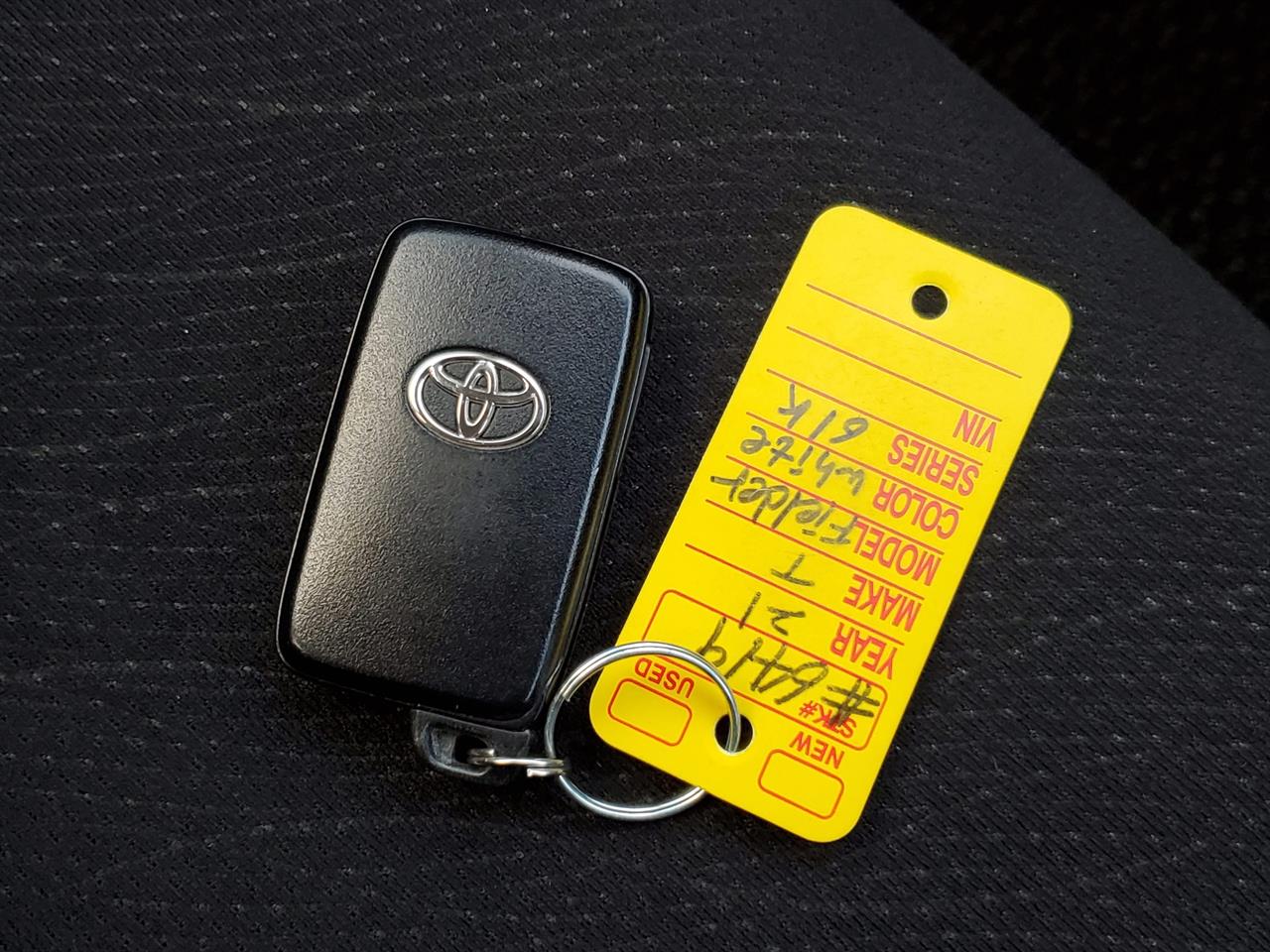 2021 Toyota Corolla thumbnail