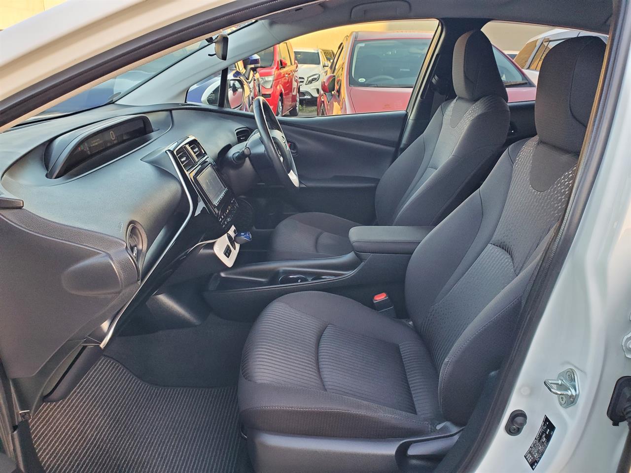 2019 Toyota Prius thumbnail