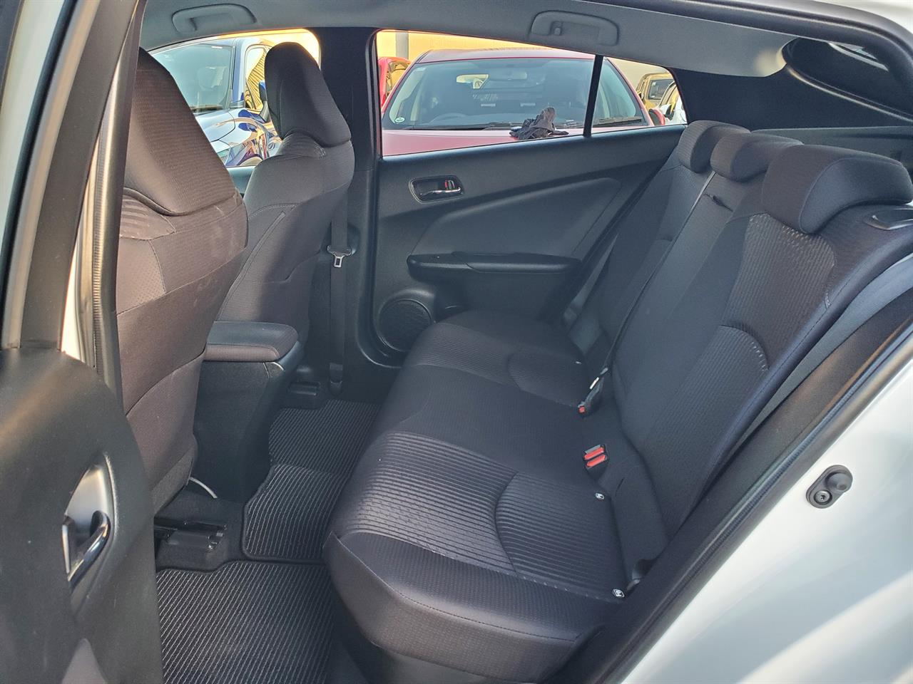 2019 Toyota Prius thumbnail