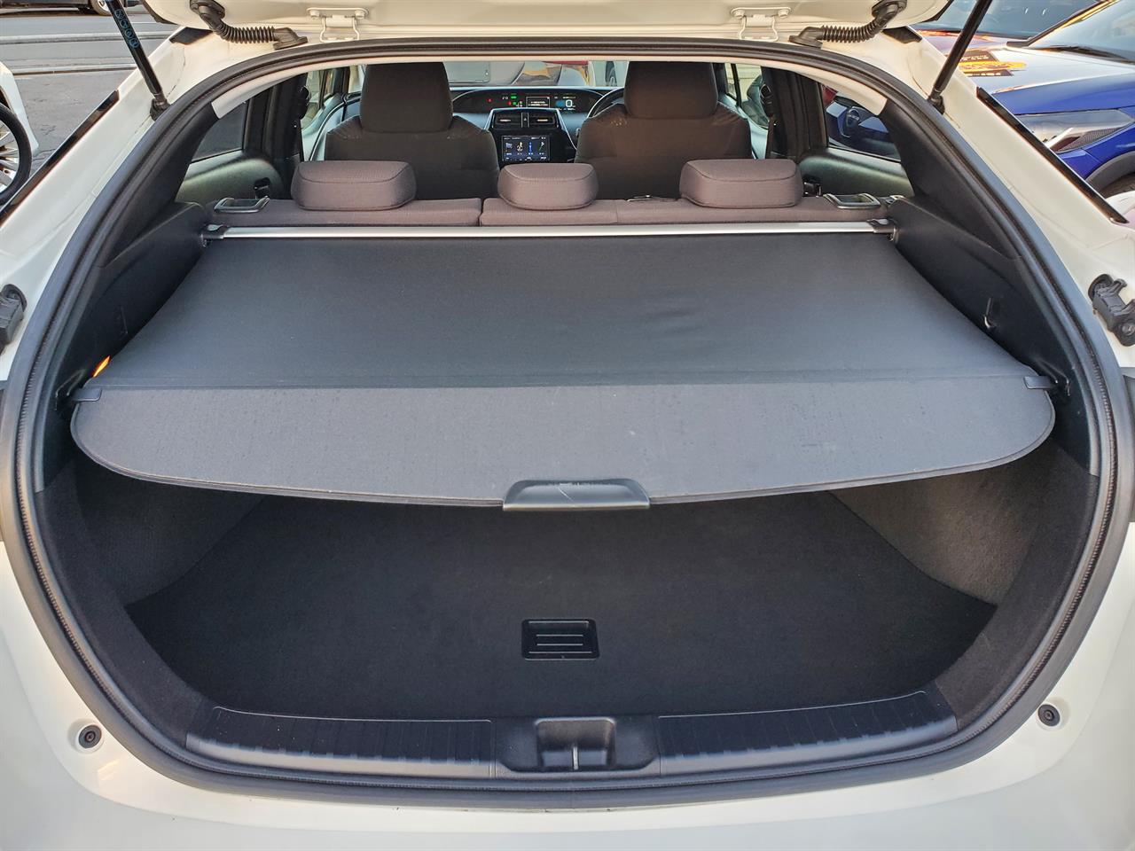 2019 Toyota Prius thumbnail