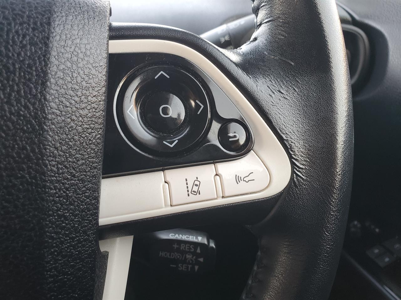 2019 Toyota Prius thumbnail