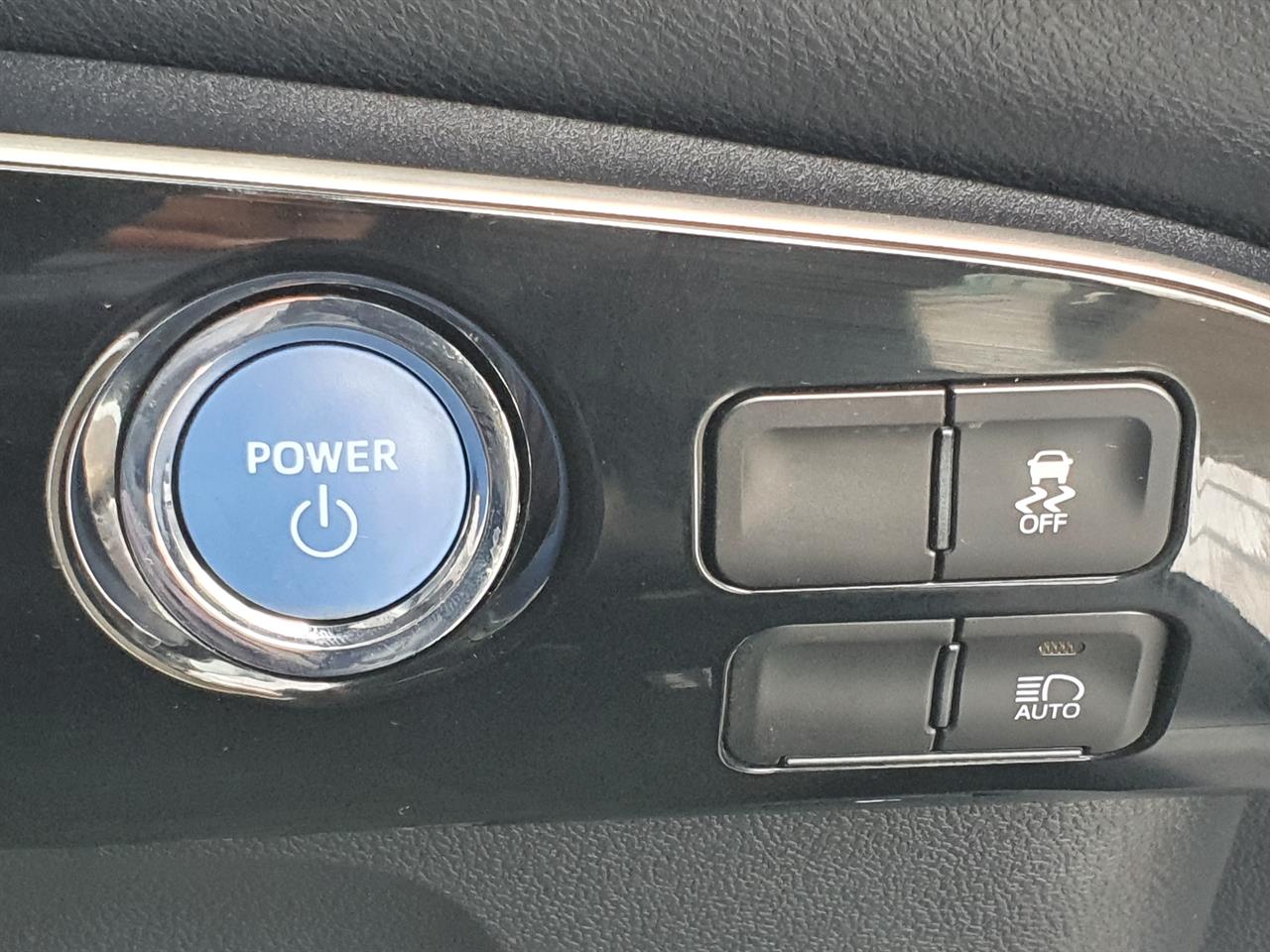 2019 Toyota Prius thumbnail