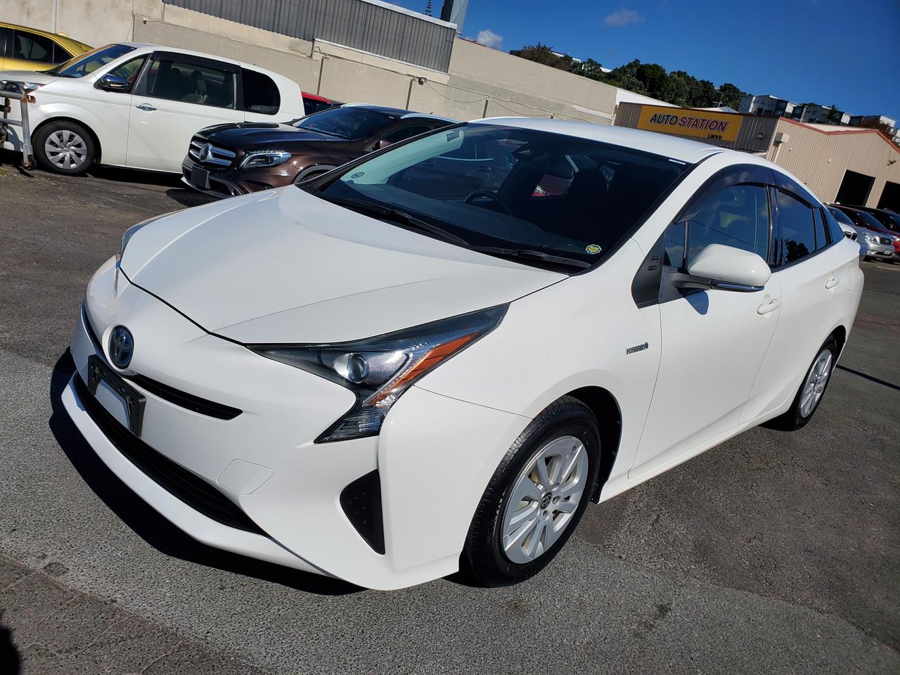 2019 Toyota Prius thumbnail