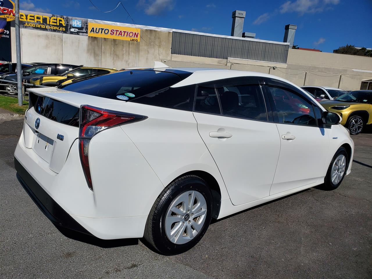 2019 Toyota Prius thumbnail