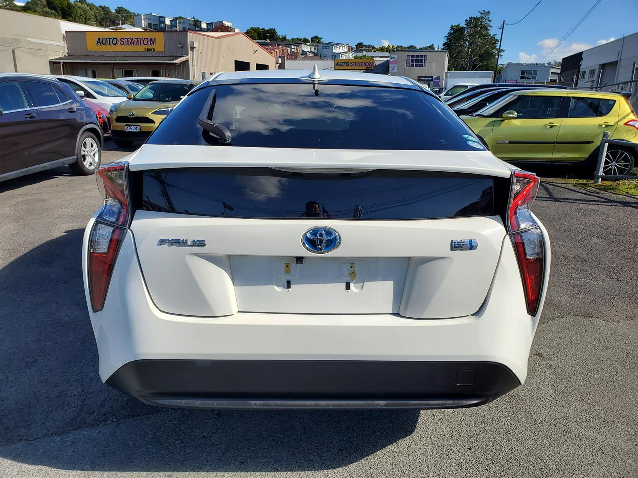 2019 Toyota Prius thumbnail
