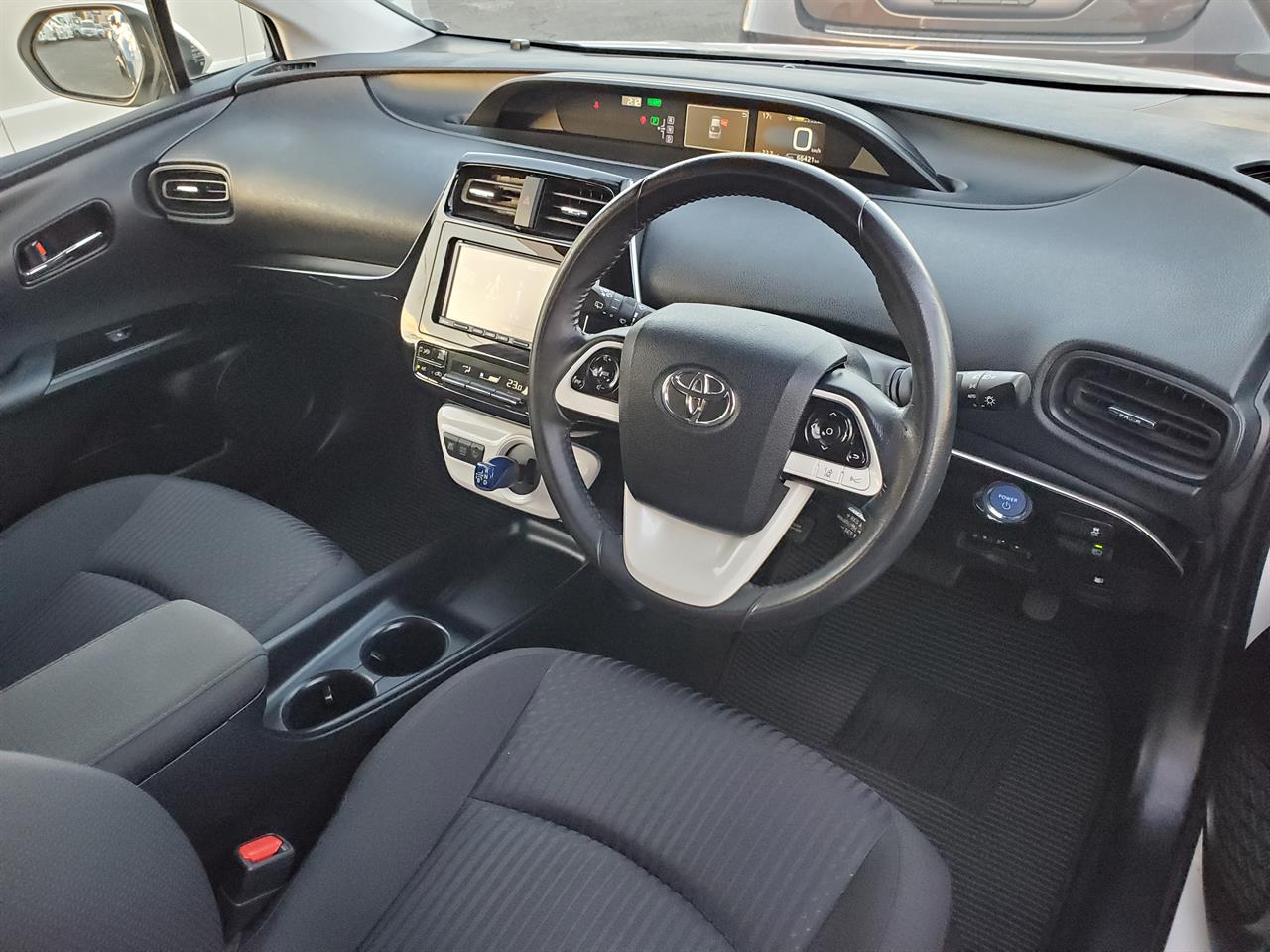 2019 Toyota Prius thumbnail