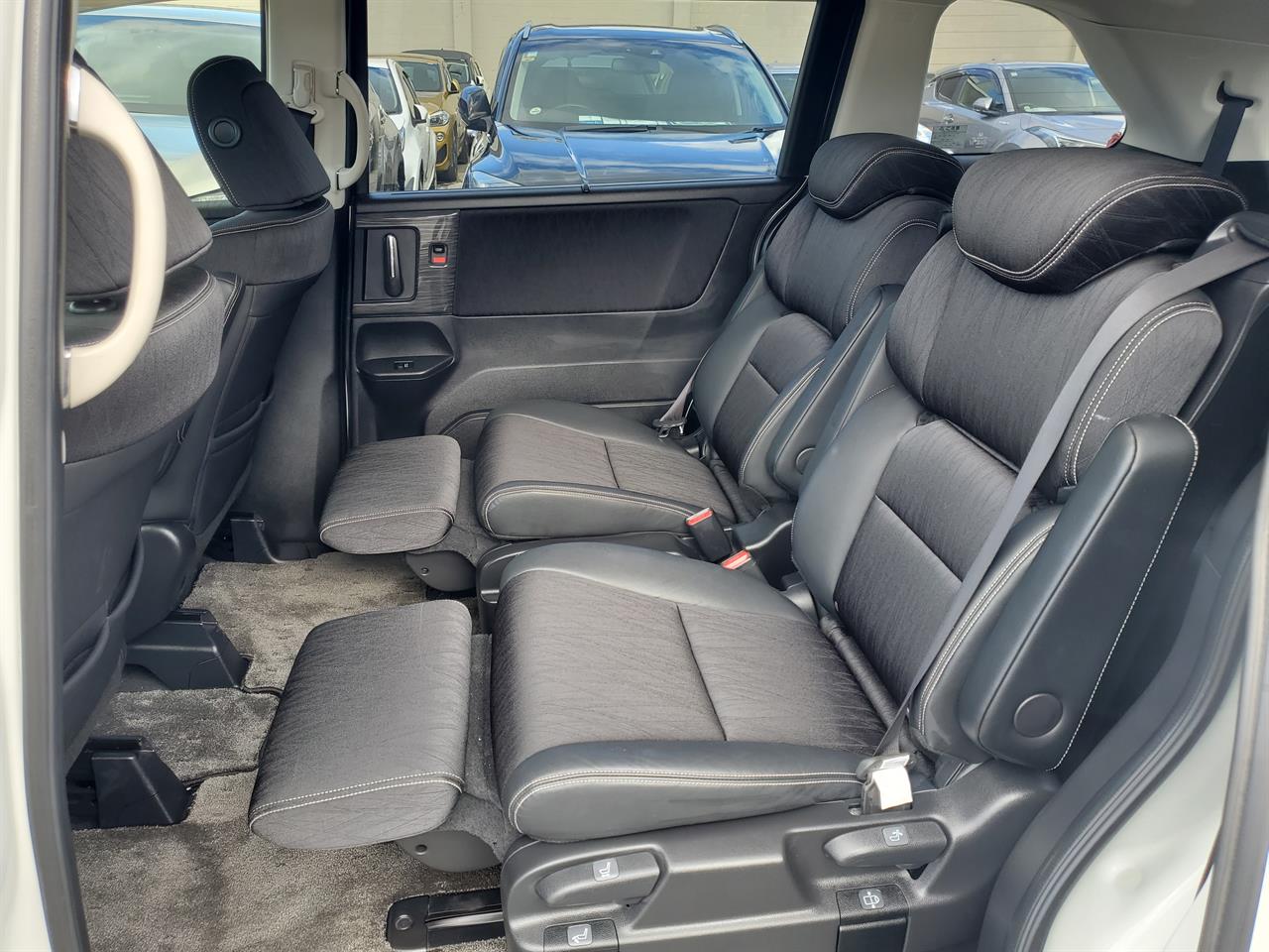 2017 Honda Odyssey thumbnail