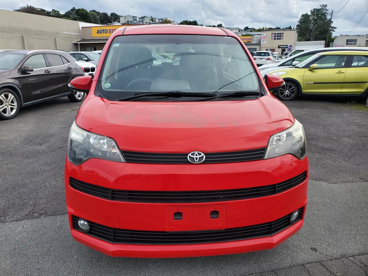 2015 Toyota Spade thumbnail