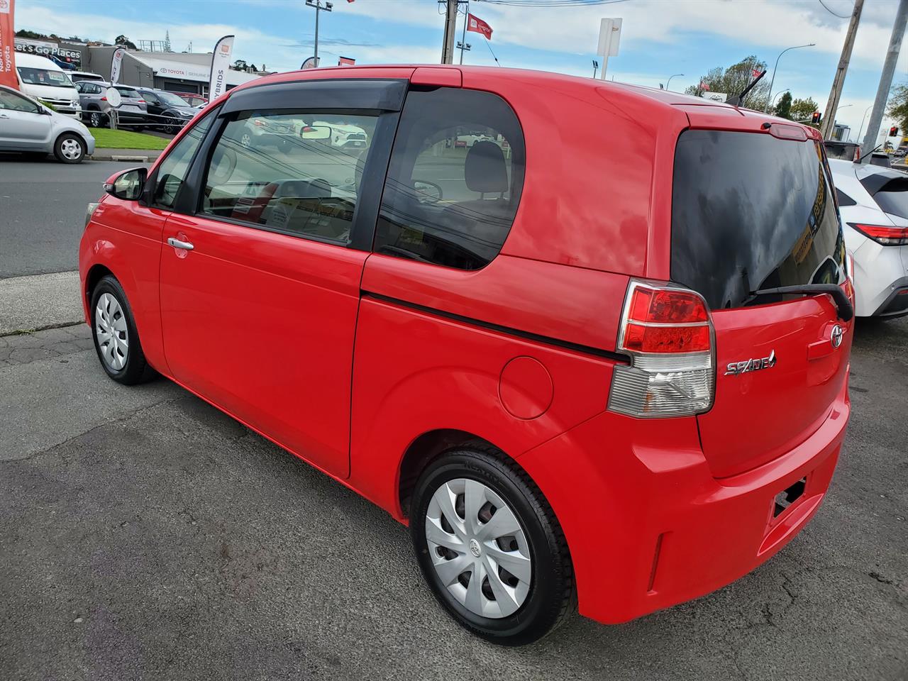 2015 Toyota Spade thumbnail