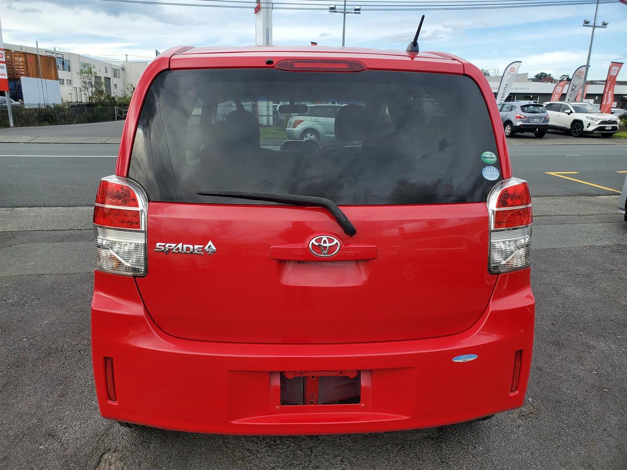 2015 Toyota Spade thumbnail