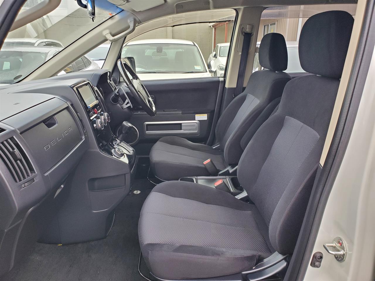 2012 Mitsubishi Delica thumbnail