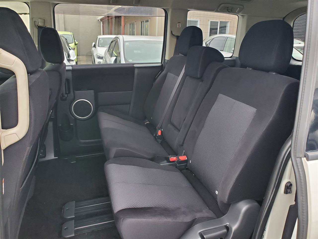 2012 Mitsubishi Delica thumbnail