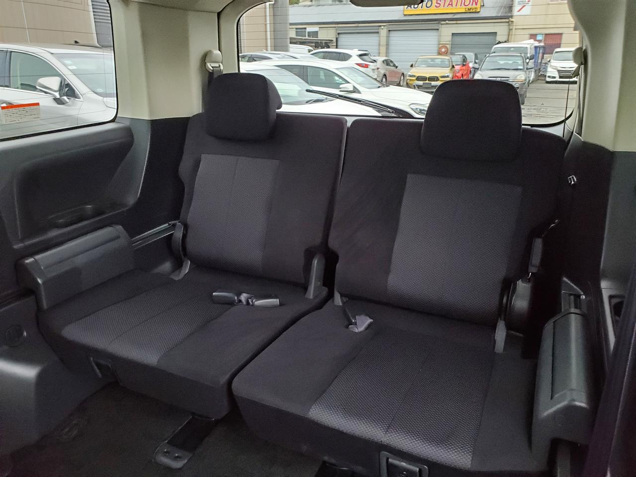 2012 Mitsubishi Delica thumbnail