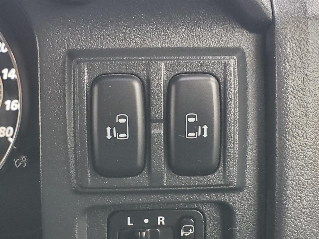2012 Mitsubishi Delica thumbnail