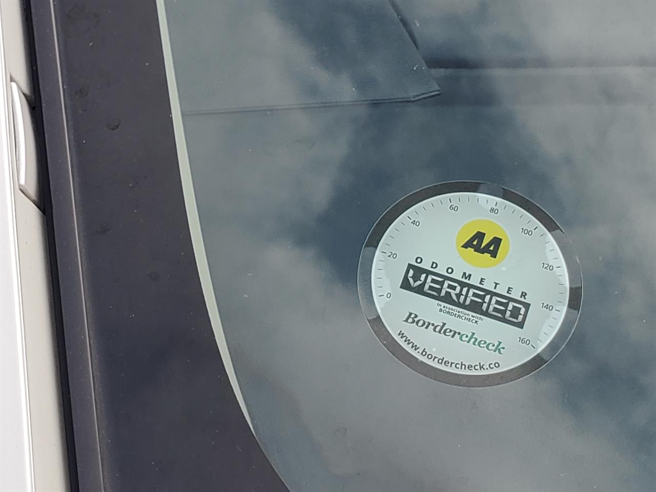 2012 Mitsubishi Delica thumbnail