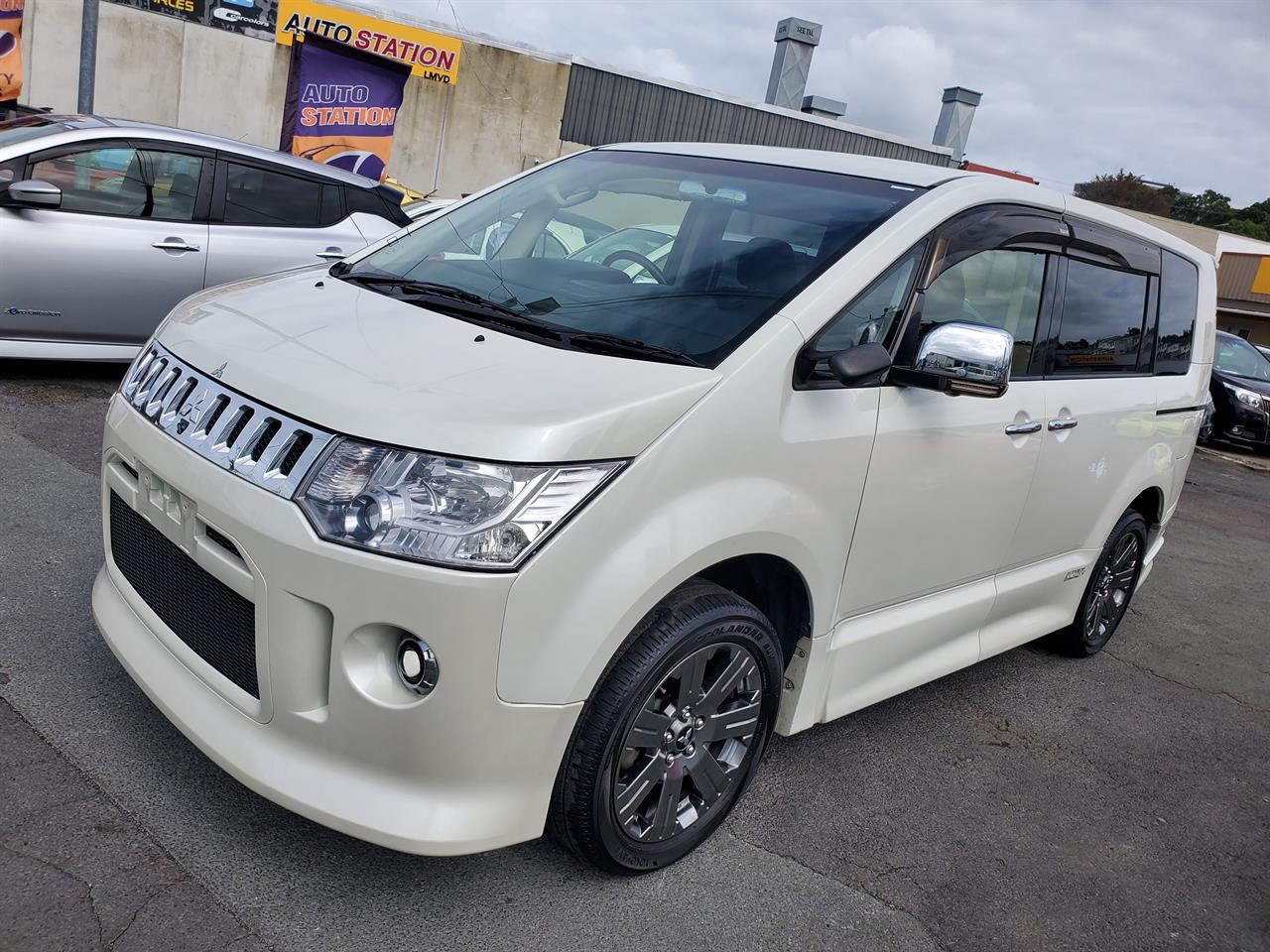 2012 Mitsubishi Delica thumbnail