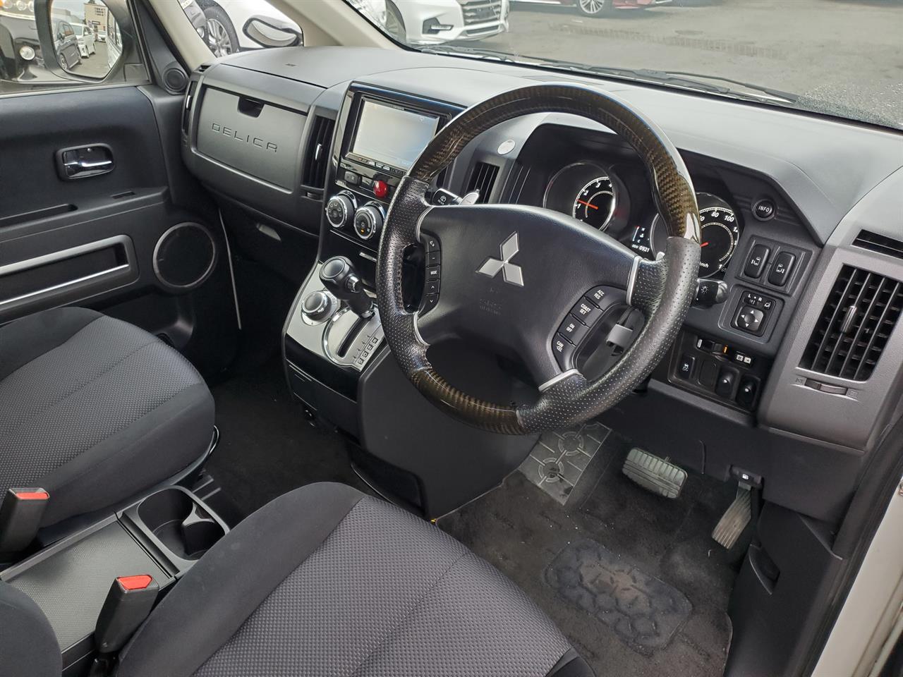 2012 Mitsubishi Delica thumbnail