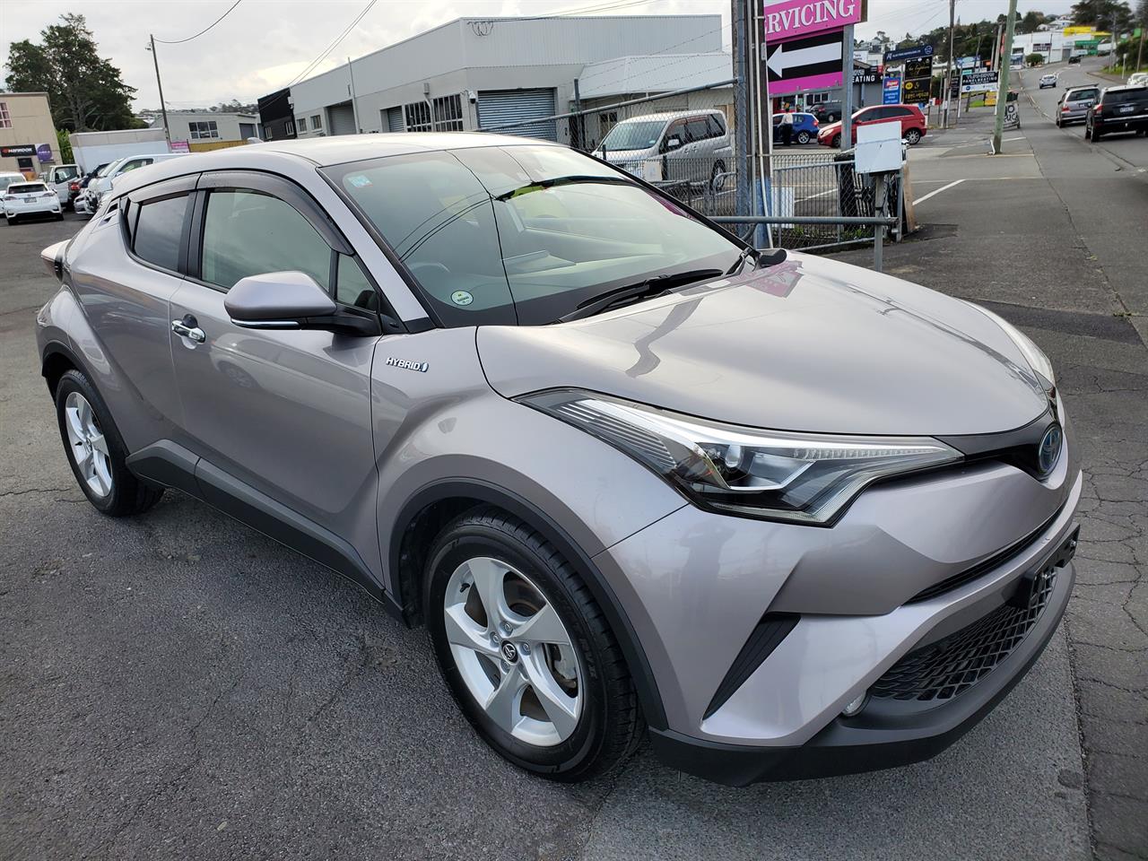 2017 Toyota C-HR thumbnail