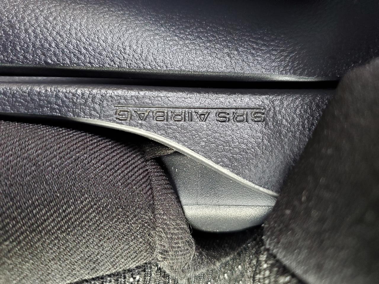 2017 Toyota C-HR thumbnail